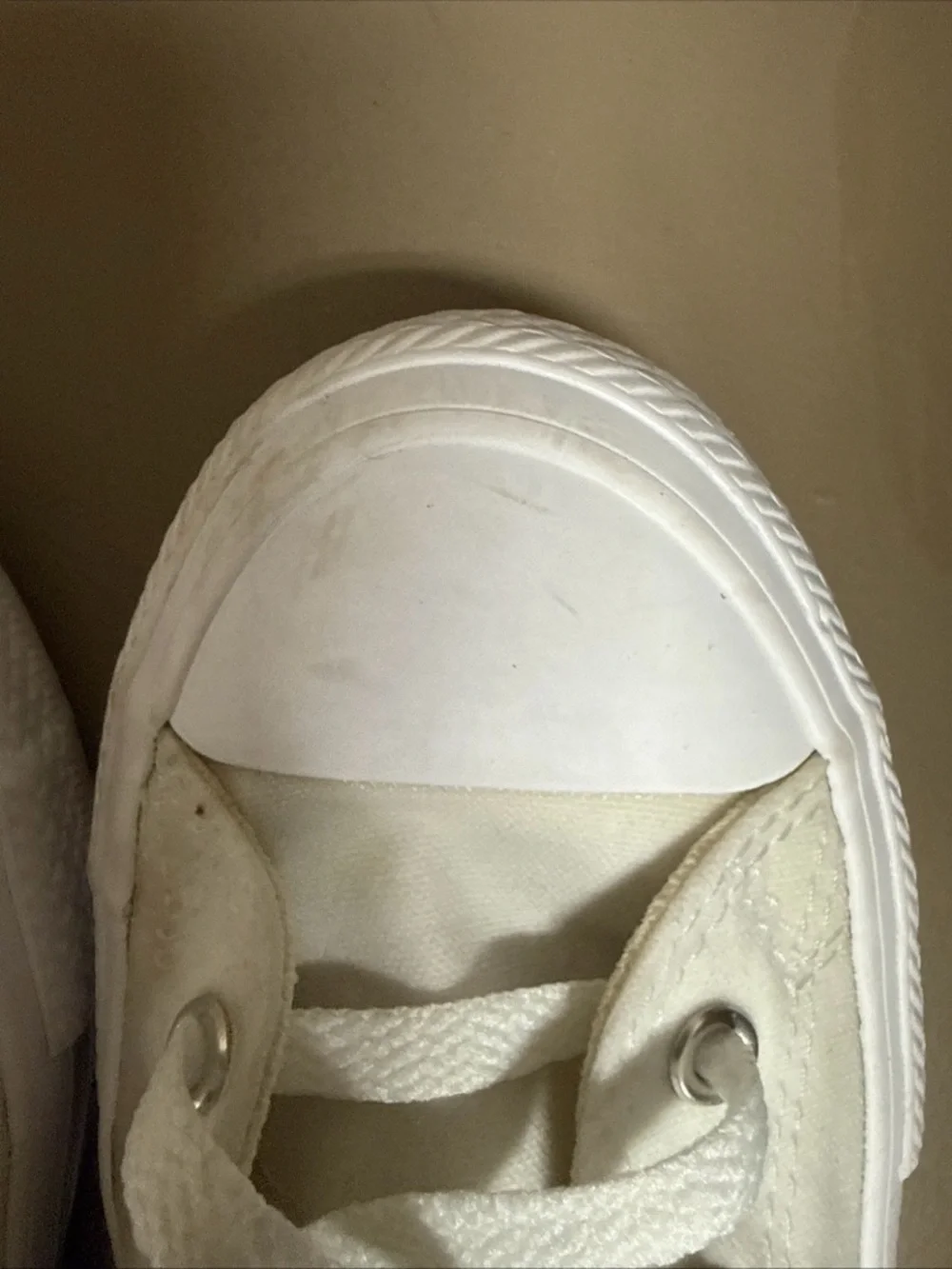 Kids Leaping Lizard Salamander Newt White Low Top Converse Size 4